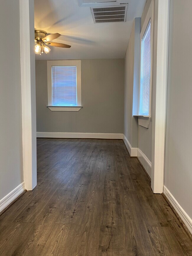 Living Room - 20 Chrysler Plz
