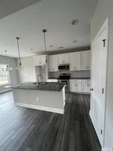 Building Photo - Room in House on Hanover Ct