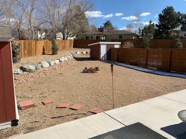 Building Photo - Quiet and Well-maintained Duplex for Rent ...