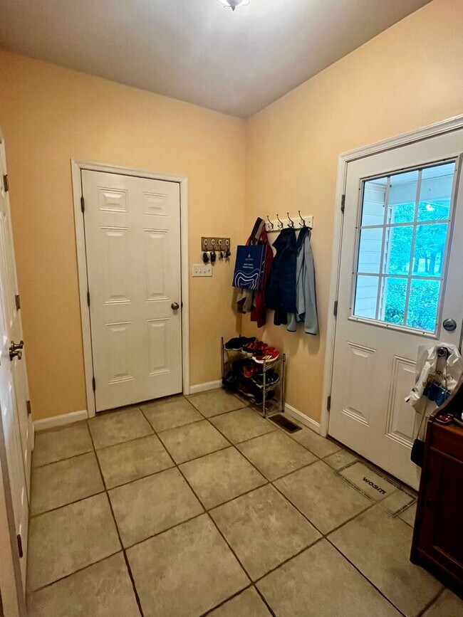Foto del edificio - 15683 Dover Rd