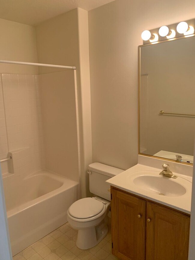 Foto del edificio - Park side Townhome End Unit!