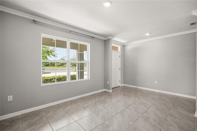Building Photo - 1711 Setter Ave