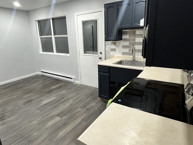 Building Photo - 11 Limerick Dr E