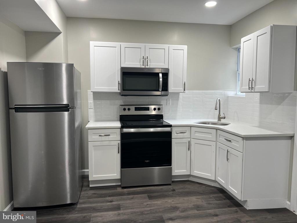 Primary Photo - 1627 Orthodox St