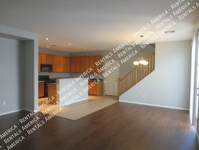 Building Photo - Available NOW ~ 3 Bed 2.5 Bath in Mendocin...