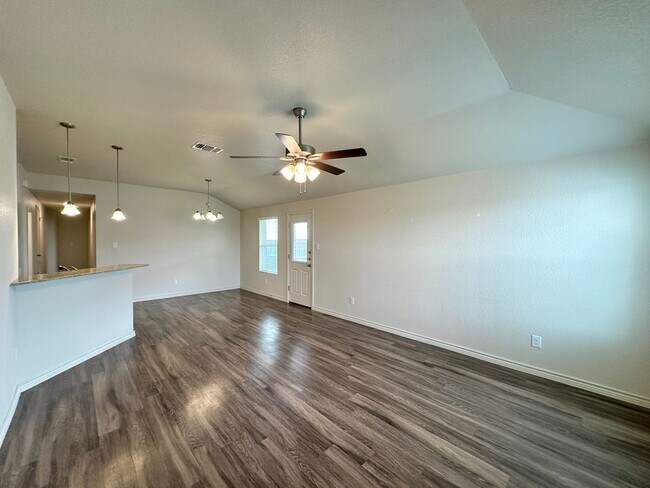 Building Photo - 906 Childress Dr