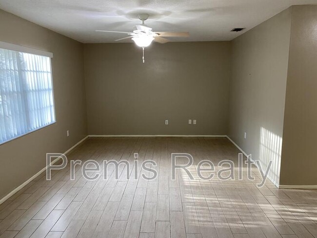 Foto del edificio - 14875 Cromwell Dr