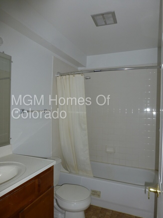 Building Photo - Beautifully Remodeld 2 Bed Condo
