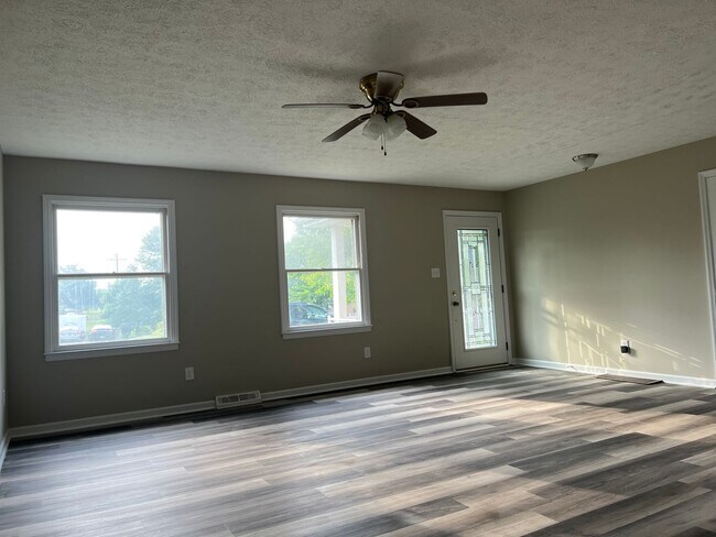 Building Photo - 3 bedroom 2 bath house