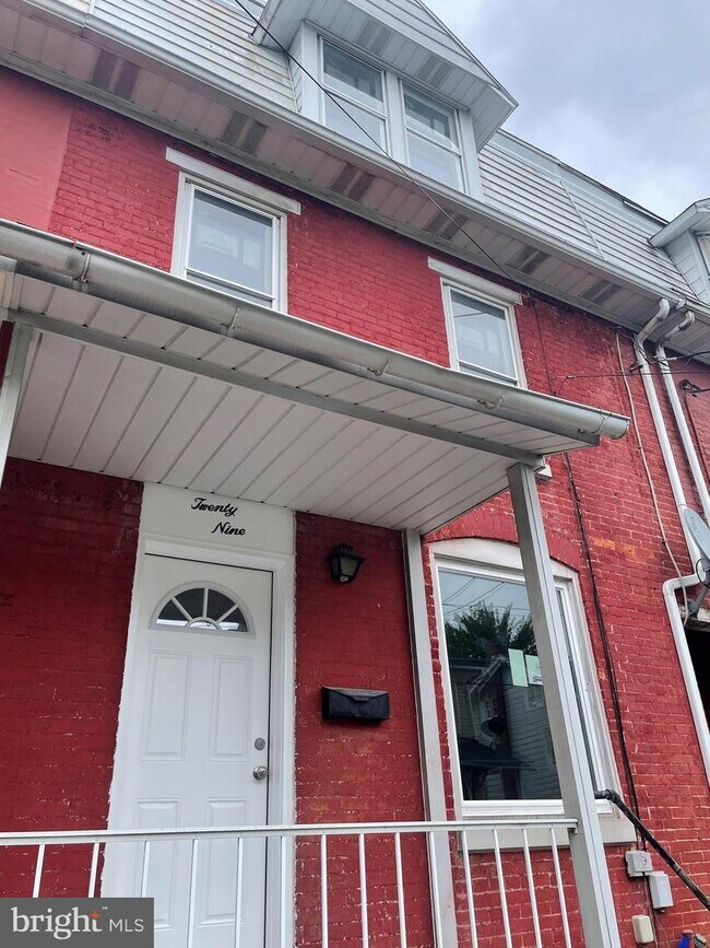 Building Photo - 29 S Hull St