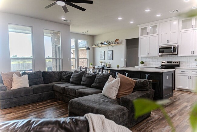 Building Photo - 12198 NE Stone Ridge Ln