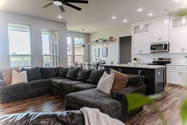 Foto del edificio - 12198 NE Stone Ridge Ln