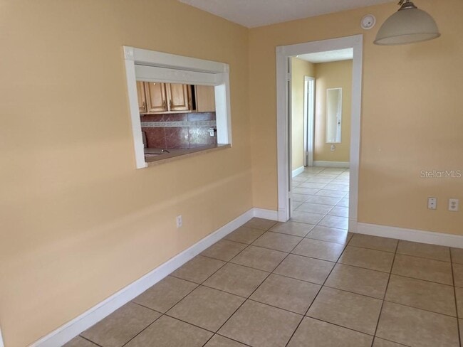 Building Photo - 394 Colonade Ct