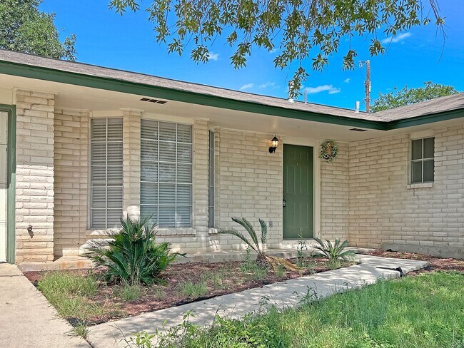 Foto del edificio - Charming 3-Bedroom Home in Sought-After Li...