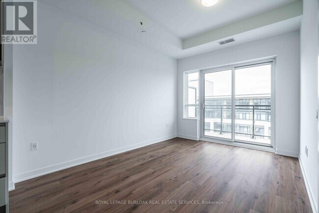 Photo du bâtiment - 395-P395 Dundas St W