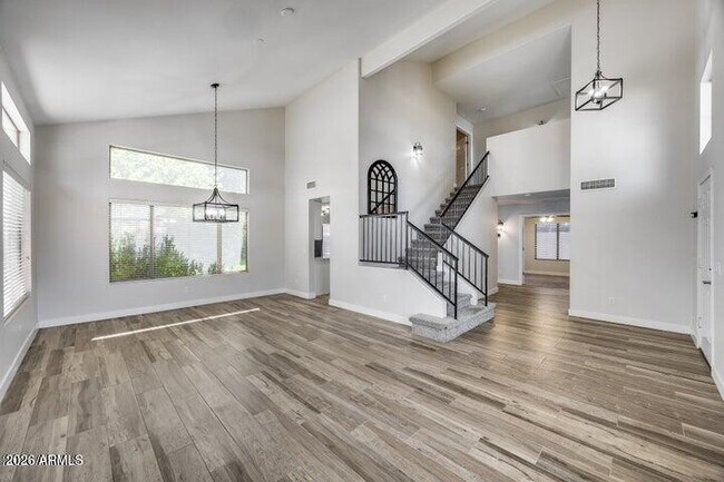 Building Photo - 1883 W Falcon Dr