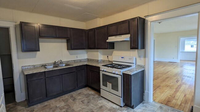 Building Photo - 1112 Ambrosia St