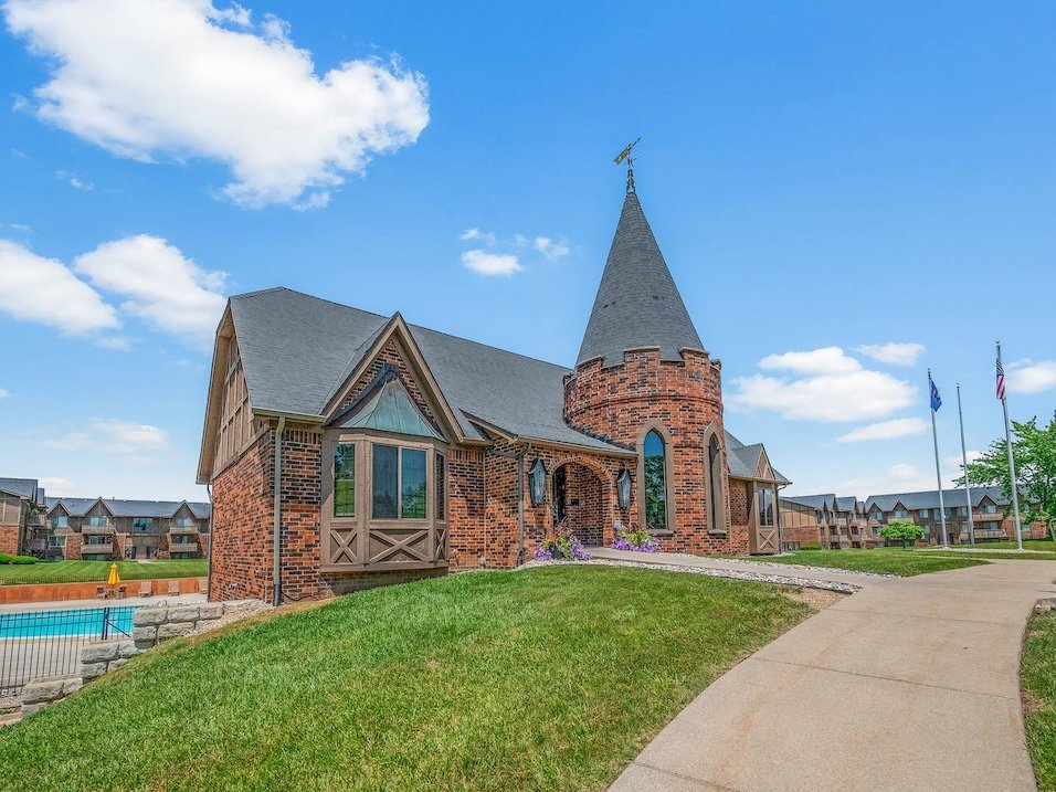 Stonehenge Gates Apartments in Flint, MI