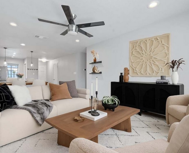 Building Photo - 2215 Post Rd