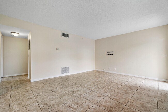 Foto del edificio - 701 NE 7th Ave