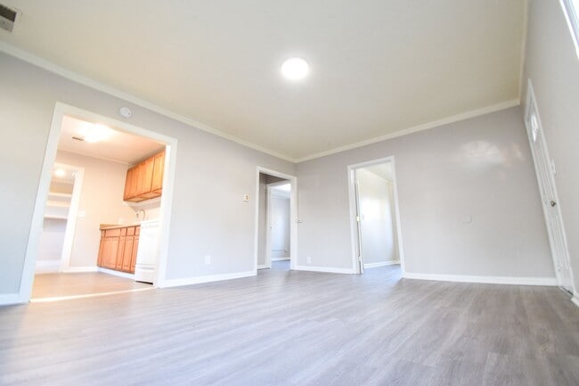 Building Photo - 2 Bedroom Single Level Home with Large Fenced Yard in N. Portland!