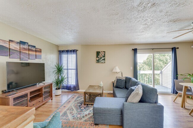 Building Photo - 1050 21st Ave NW