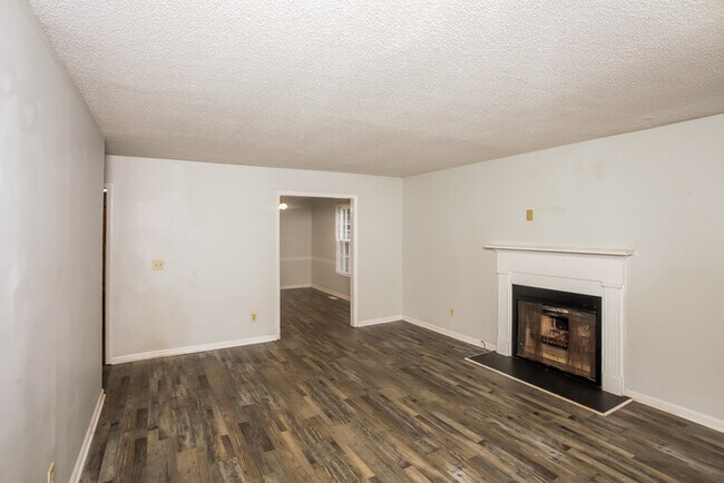 Building Photo - Cute 4 Bedroom