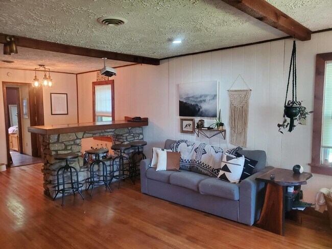 Foto del edificio - 408 WEST Blvd