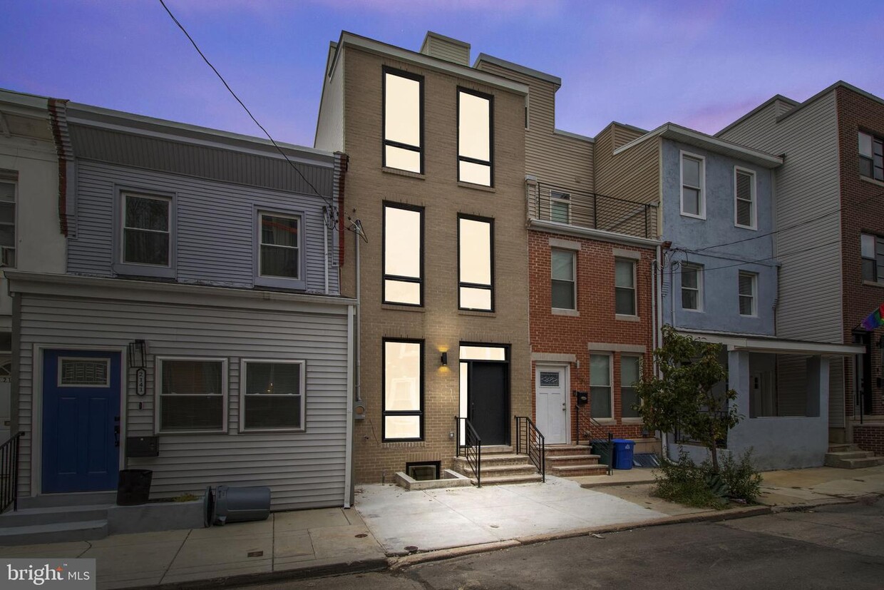 Primary Photo - 2139 Sears St