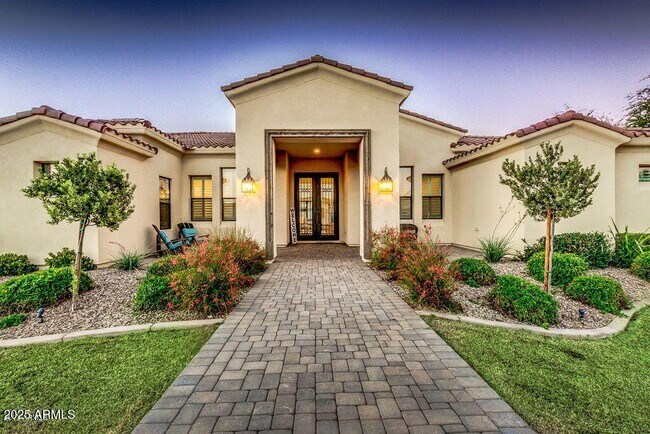 Building Photo - 2836 E Carob Dr