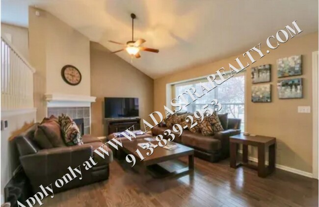 Foto del edificio - Beautiful 4 Bed 3 Bath Home in Olathe-Comi...