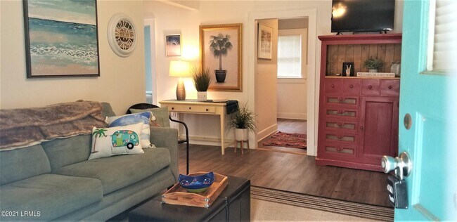 Building Photo - 928 9th St