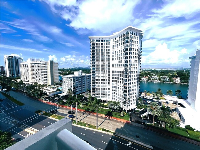 Foto del edificio - 5701 Collins Ave