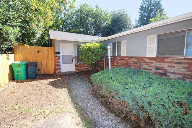 Foto del edificio - 8834-36 SE 9th Ave