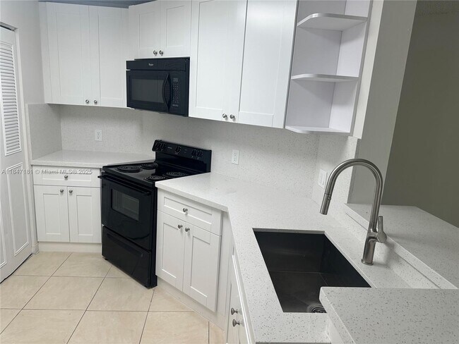 Foto del edificio - 6280 NW 186th St