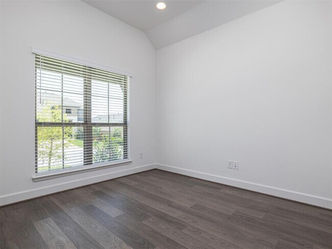 Building Photo - 217 Gary Wayne Dr