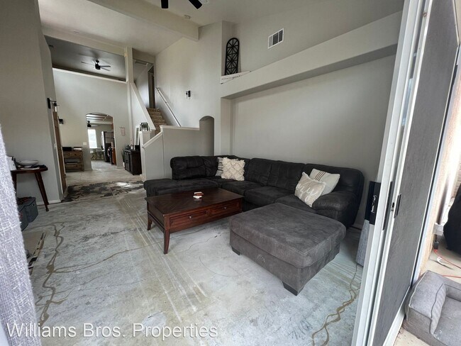 Building Photo - 3 br, 3 bath House - 1206 Grass Valley Way
