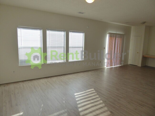 Foto del edificio - !!!REDUCED JUST IN TIME FOR SPRING!!!