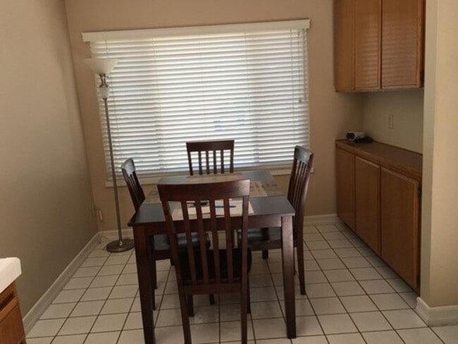 Foto del edificio - Beautifully Furnished Home For 8 Months in Shadowridge/Vista