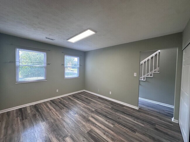 Foto del edificio - Updated 3-Bedroom End-Unit Condo in Prime ...