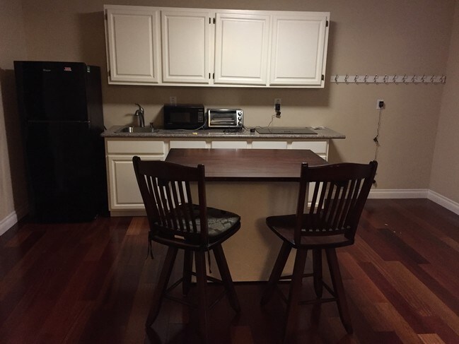 Foto del edificio - 3105 Meadowlands Ln