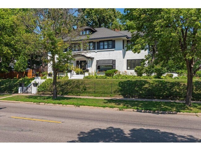 Building Photo - 1404 W Franklin Ave