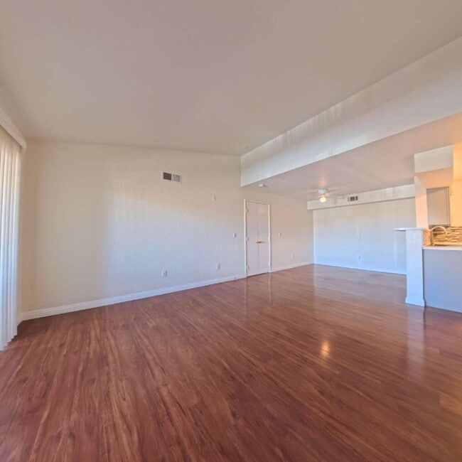 Building Photo - 8101 W Flamingo Rd