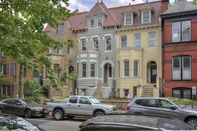 Building Photo - Charming Capitol Hill Escape!