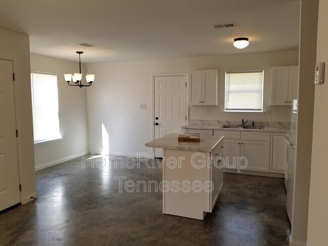 Building Photo - 3829 Lake Park Cove