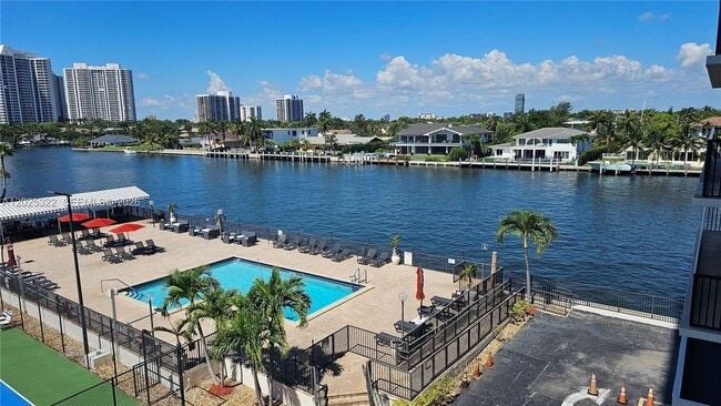 Building Photo - 2017 S Ocean Dr