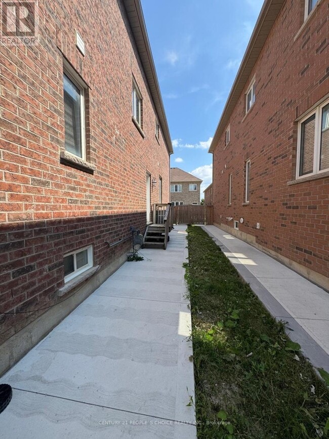 Building Photo - 597 Remembrance Rd