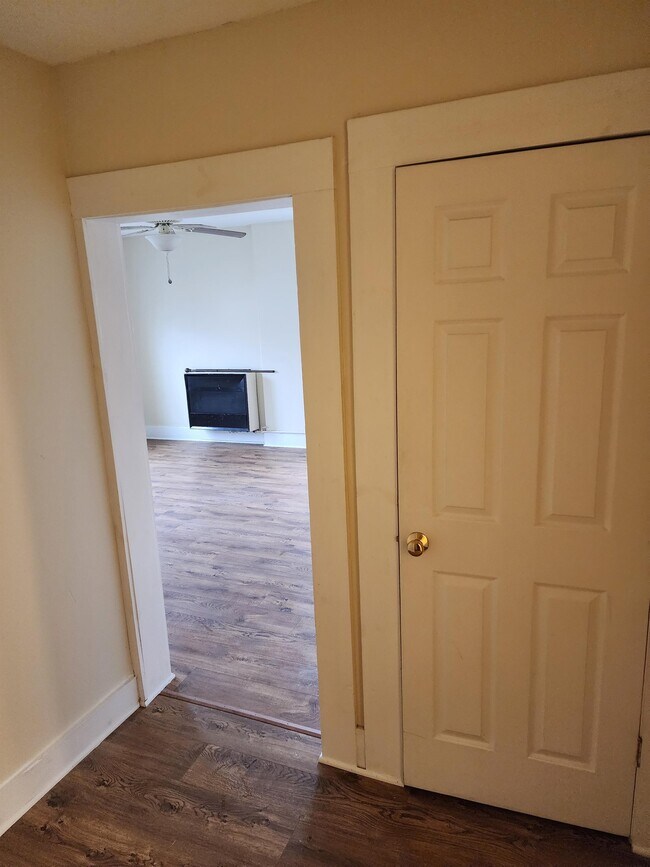 Building Photo - 691 W 3rd St