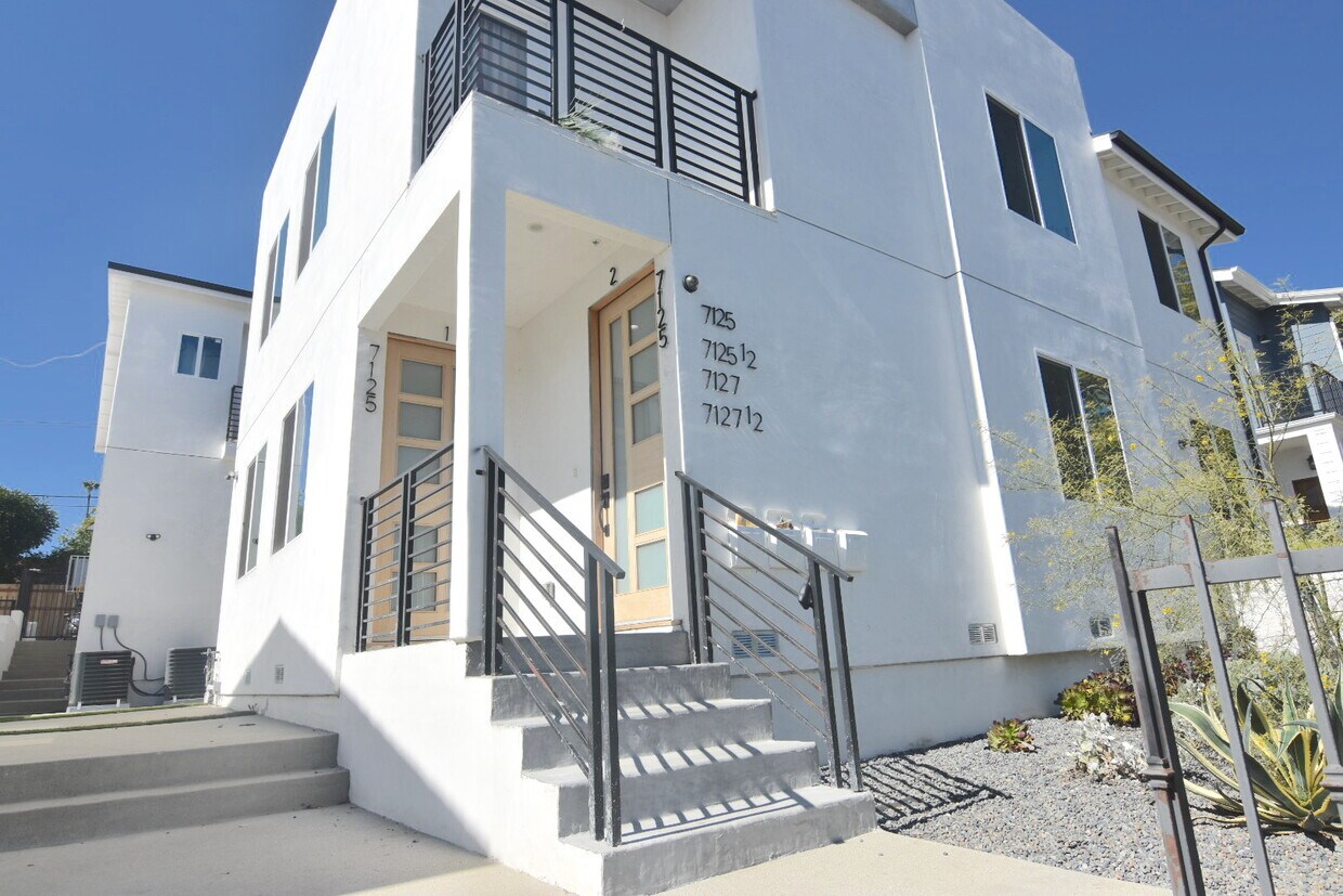 Primary Photo - 7127 S La Cienega Blvd