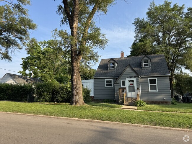 Building Photo - 420 Ridgeland Ave